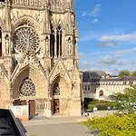Moderne Au Pied De La Cathedrale De Apartamento