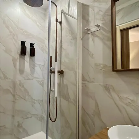 Apartman Moderne Au Pied De La Cathedrale De *