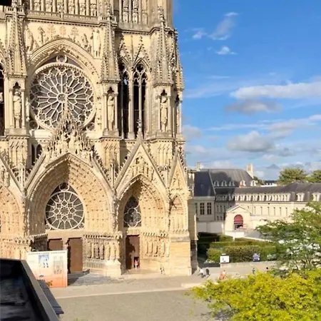 Moderne Au Pied De La Cathedrale De Апартаменты