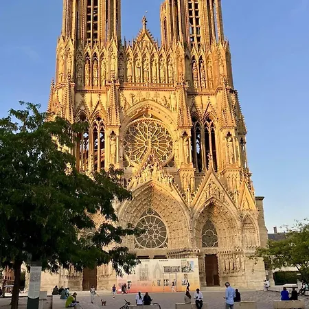 Апартаменты Moderne Au Pied De La Cathedrale De Реймс