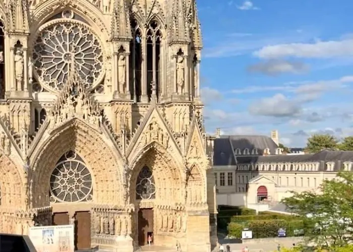 Moderne Au Pied De La Cathédrale De Appartamento